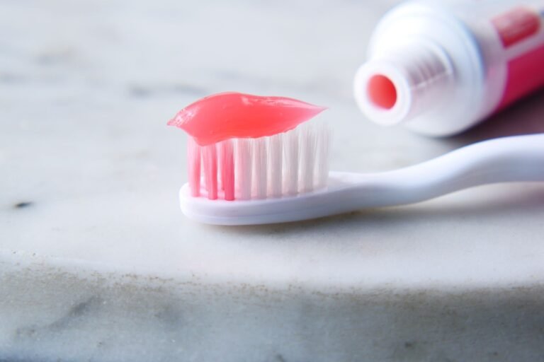 Cómo usar un irrigador dental paso a paso (sin dañar las encías)